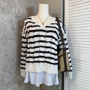 Aeropostale Black & White Striped Sweater